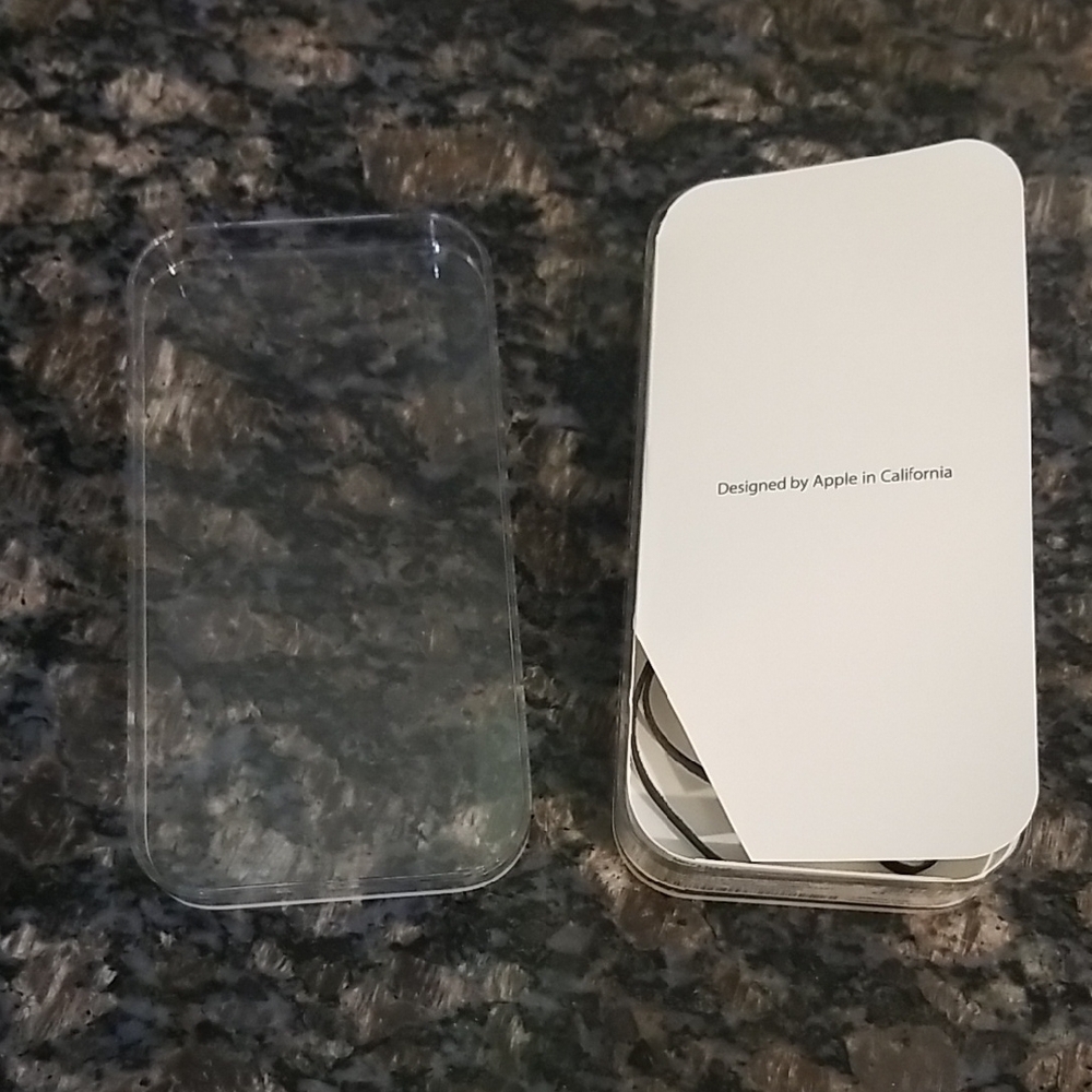 Apple iPod Touch Cable and Case - Picture 6 of 8